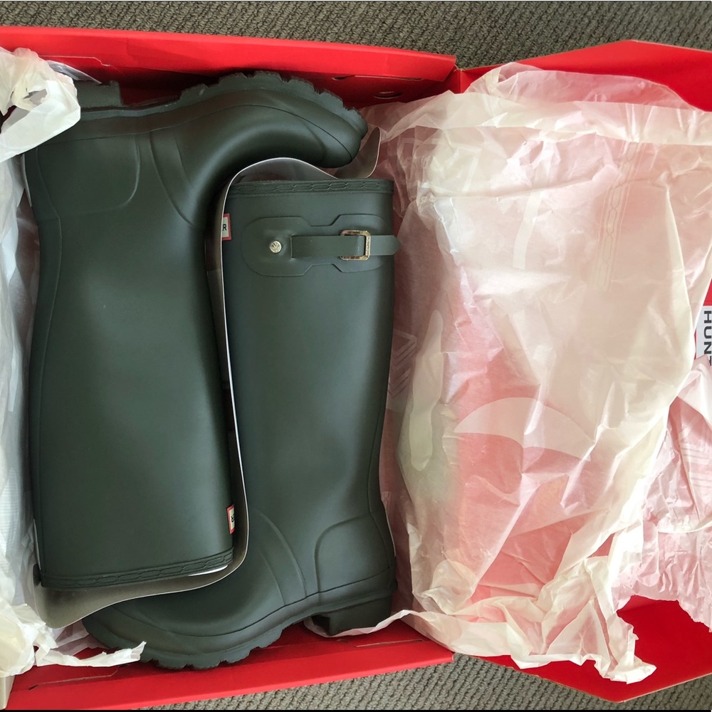 Hunter Original Boots. NEW in box!!! Dark Olive.